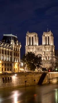 Notre Dame nocą