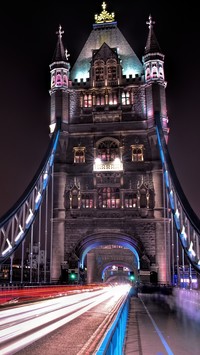 Podświetlony Tower Bridge