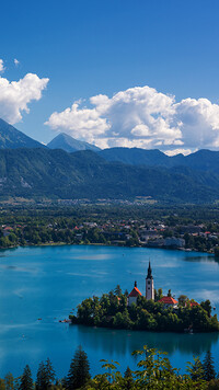 Wyspa Blejski Otok na jeziorze Bled w Słowenii