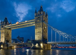 Londyn, Tower Bridge, Noc