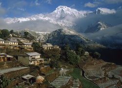 Nepal, Ghrung, Miasteczko, Domy, Góry