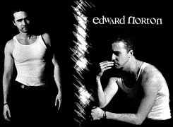 Edward Norton,biała koszulka, czarne spodnie