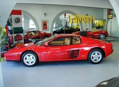 Ferrari Testarossa, Salon