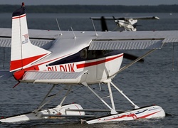 Cessna 185, Wodnosamolot, Na, Wodzie
