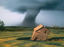 Tornado, Pole, Domek