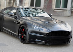 Czarny, Aston Martin, Budynek