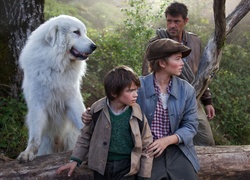 Aktorzy i pies w scenie z filmu Bella i Sebastian 2