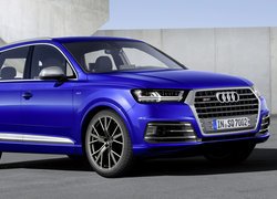 Audi SQ7 w kolorze niebieskim