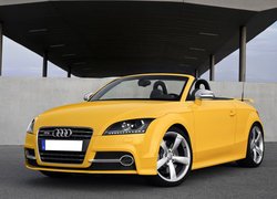 Audi TT S cabrio żółte