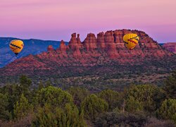 Balony, Skały, Góry, Drzewa, Sedona, Arizona, Stany Zjednoczone