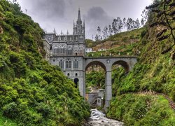 Sanktuarium, Bazylika Las Lajas, Rzeka Guaitara, Most, Drzewa, Ipiales, Kolumbia