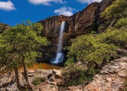 Chiva Falls na skałach w Arizonie