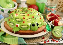 Ciasto w kształcie żółwia z owoców kiwi