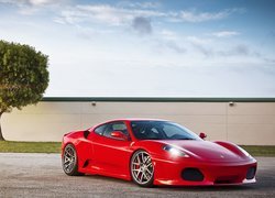 Czerwone, Ferrari F430, Drzewo