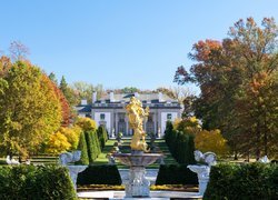Stany Zjednoczone, Stan Delaware, Miasto Wilmington, Muzeum Nemours Mansion and Gardens, Rezydencja Nemours, Fontanna, Rzeźba, Jesień,  Ogród, Drzewa