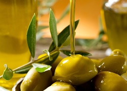 Gałązka, oliwki i olej