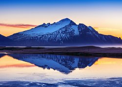 Góra Vestrahorn, Plaża Stokksnes, Zachód słońca, Odbicie, Islandia