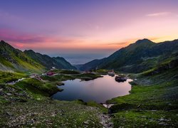 Rumunia, Góry Fogaraskie, Jezioro Balea Lake, Kamienie, Drogi, Domy, Zachód słońca