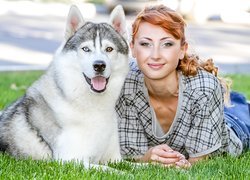 Pies, Siberian husky, Kobieta, Uśmiech