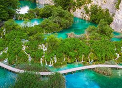 Jeziora i wodospady w Parku Narodowym Jezior Plitwickich w Chorwacji