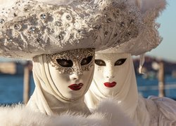 Kobiety w maskach na weneckim karnawale