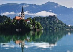 Kościół, Jezioro Bled, Odbicie, Góry, Chmury, Słowenia