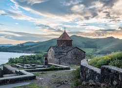 Armenia, Sewan, Kościół, Klasztor Sewanawank, Góry, Niebo, Chmury, Mur