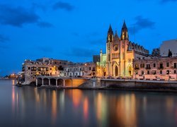 Malta, Saint Julians, Kościół Karmelitów, Kościół parafialny pw. Najświętszej Marii Panny z Góry Karmel, Światła, Zatoka Balluta Bay
