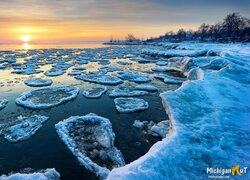 Kry lodowe na jeziorze Huron Lake