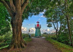Latarnia morska, Bunthaus lighthouse, Drzewa, Ścieżka, Niebo, Hamburg, Niemcy