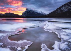 Kanada, Park Narodowy Banff, Jezioro, Vermilion Lake, Zima, Zachód słońca, Chmury, Góry, Śnieg