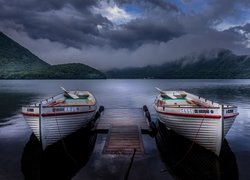 Łódki, Pomost, Jezioro Lake Haruna, Niebo, Zmierzch, Ciemne, Chmury, Takasaki, Prefektura Gunma, Japonia