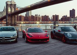Mercedes, Ferrari i Porsche na tle Nowego Jorku