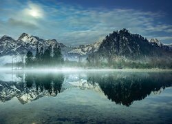 Wschód słońca, Góry, Alpy, Dolina Almtal, Jezioro Almsee, Drzewa, Mgła, Austria