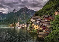 Jezioro Hallstattersee, Alpy Salzburskie, Góry, Domy, Kościół, Hallstatt, Powiat Gmunden, Austria