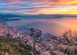 Monako nad Morzem Śródziemnym o świcie
