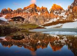 Włochy, Góry, Dolomity, Szczyt, Cimon della Pala, Jezioro, Dom, Schronisko, Baita Segantini, Odbicie, Zima