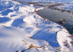 Piaszczysta pustynia Takla Makan w Kotlinie Kaszgarskiej w Chinach