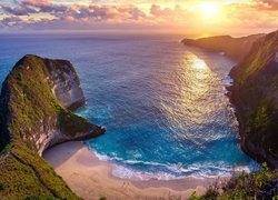 Zachód słońca, Morze, Wybrzeże, Zatoka, Skały, Plaża, Kelingking Beach, Wyspa, Nusa Penida, Bali, Indonezja