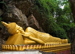Posąg Buddy na górze Phousi w Louangphrabang w Laosie