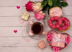 Walentynki, Róże, Prezenty, Kawa, Pączki, Serduszka, Pudełko, Deski