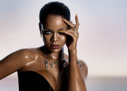 Kobieta, Rihanna, Naszyjnik