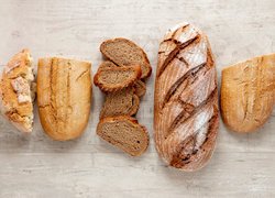 Różne rodzaje bochenków chleba