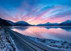 Wschód słońca, Góry, Jezioro, Tory kolejowe, Alaska, Stany Zjednoczone