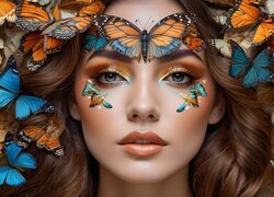 Twarz kobiety wśród kolorowych motyli