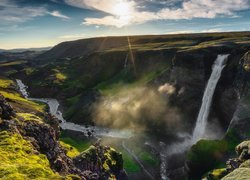 Wodospad, Haifoss Falls, Wąwóz, Rzeka Fossa, Skały, Góry, Promienie słońca, Islandia