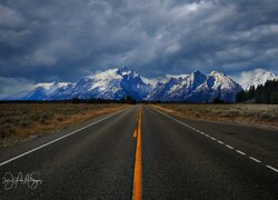 Stany Zjednoczone, Wyoming, Park Narodowy Grand Teton, Góry Teton Range, Trawa, Droga, Chmury