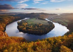 Jesień, Góry, Rzeka Wełtawa, Zakole, Skały, Las, Drzewa, Czechy