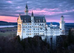 Zamek Neuschwanstein, Drzewa, Chmury, Niemcy, Bawaria