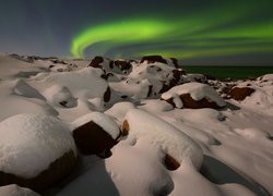Zorza polarna nad brzegiem Morza Barentsa